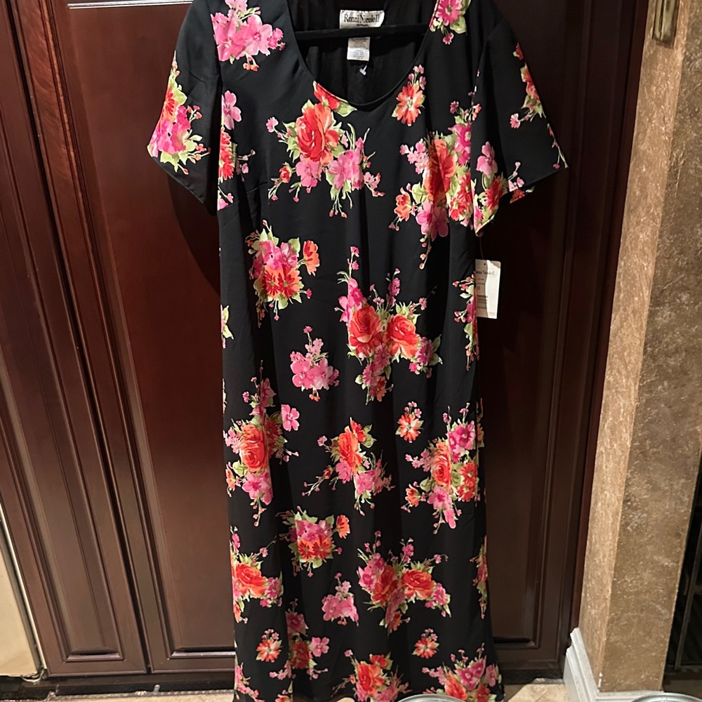 Ronni Nicole Black Maxi Dress with Pink and Red Floral Design size 18 NWT